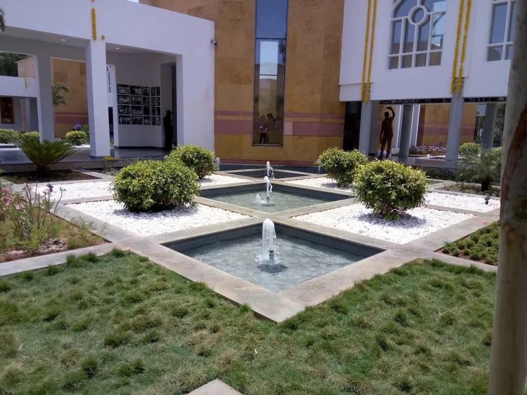 Stepped courtyard water features